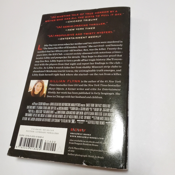 Gillian Flynn Dark Places Paperback Book - Picture 2 of 2